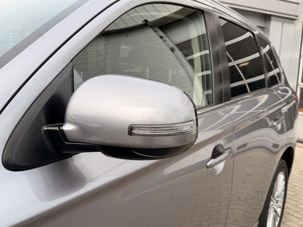 Mitsubishi Outlander 2.4 phev intense+ | navigatie | cruise control (adapti