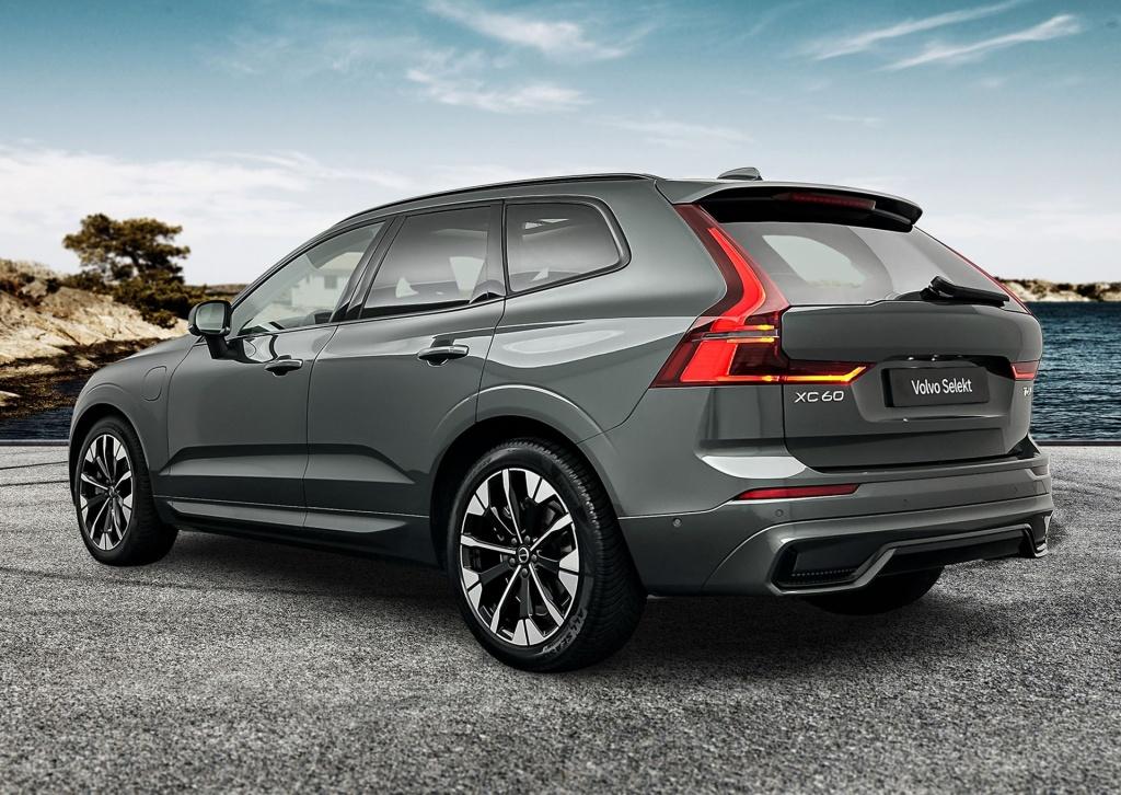 Volvo XC60 t6 398pk recharge ultra dark| luchtvering| 360camera| trekhaak