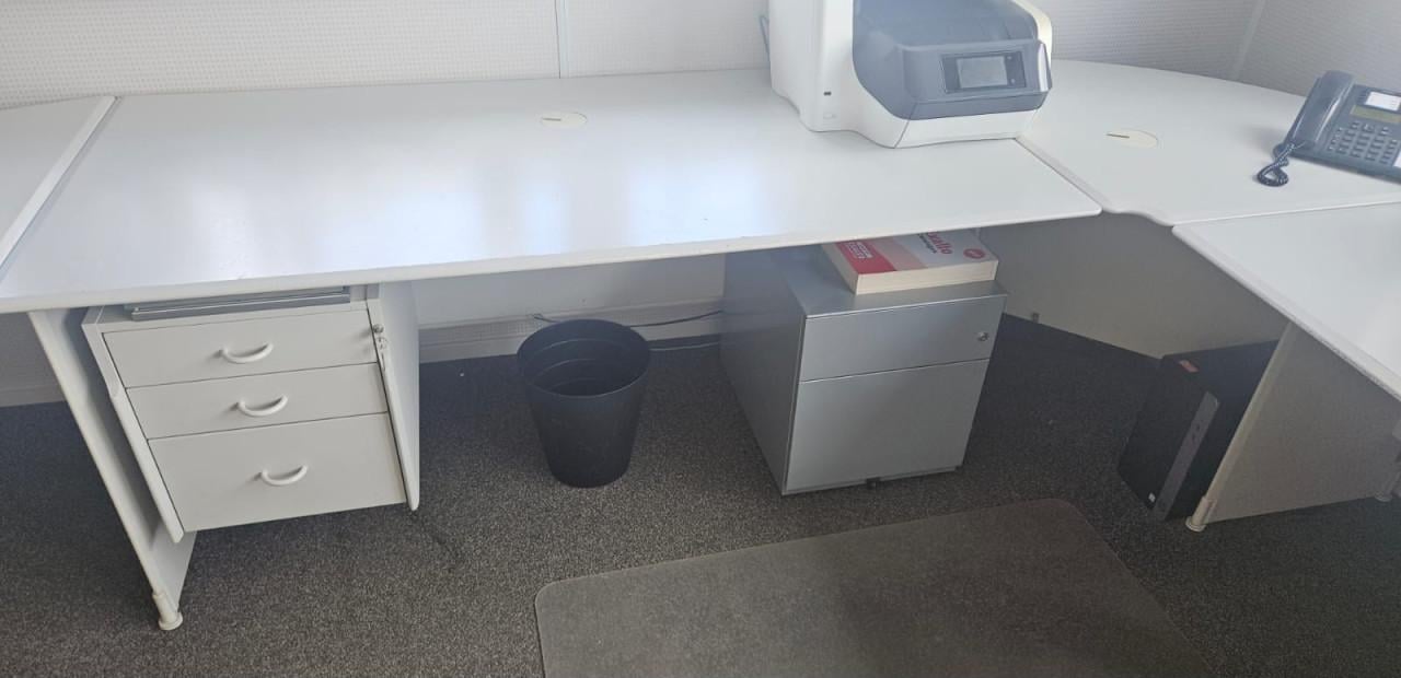 Kantoormeubelen bureau, ladekast, kast