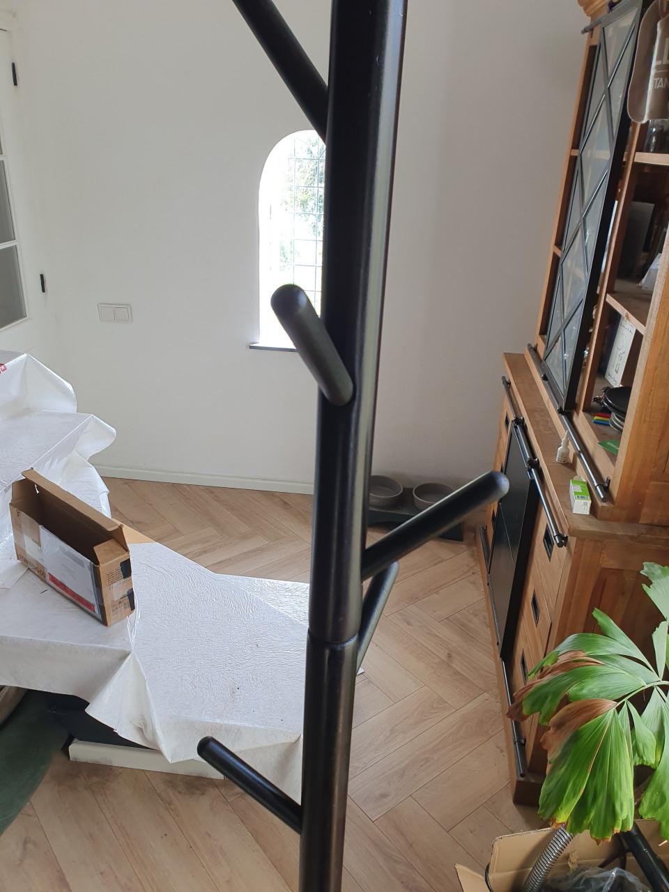 Kapstok staand zwart met 8 haken| 175 cm | zo goed als nieuw