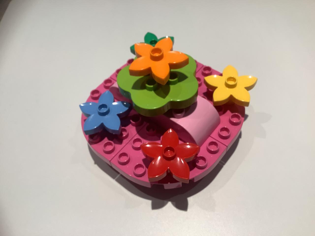 Duplo Set: Poppetjes, Dieren, Bloemen, Blokjes, Bouwplaatje