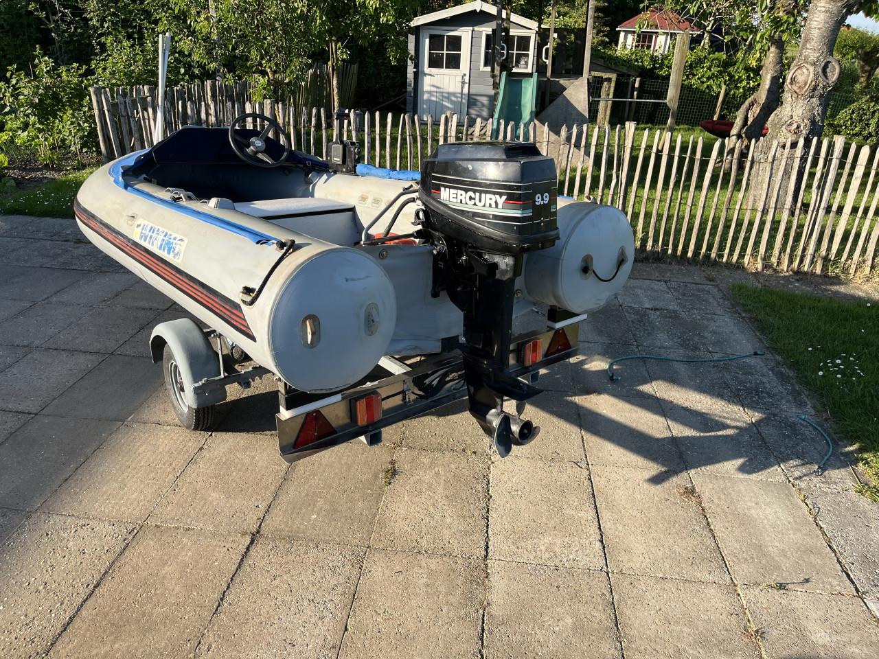 Rubber boot met 2 takt 2 cilinder buitenboordmotor