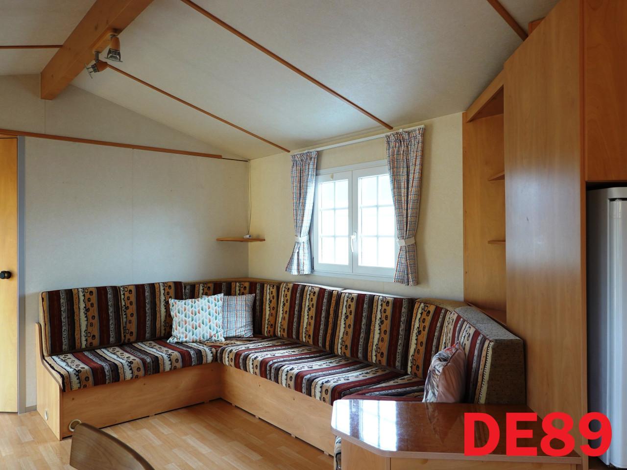 Keurig Bürstner chalet met 2 slaapkamers dubbel glas en middenkamer te koop