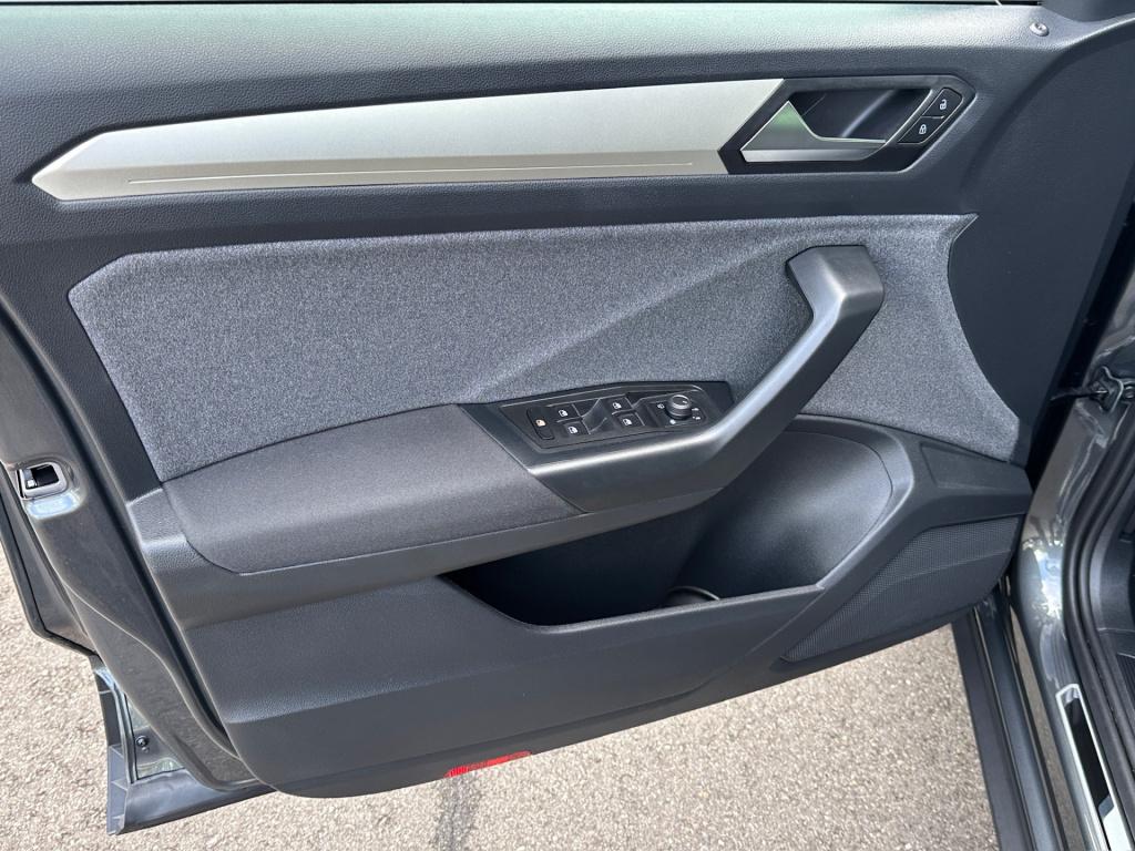 Volkswagen T-roc 1.5 tsi 150pk move | navi | carplay | stoelverwarming | ri