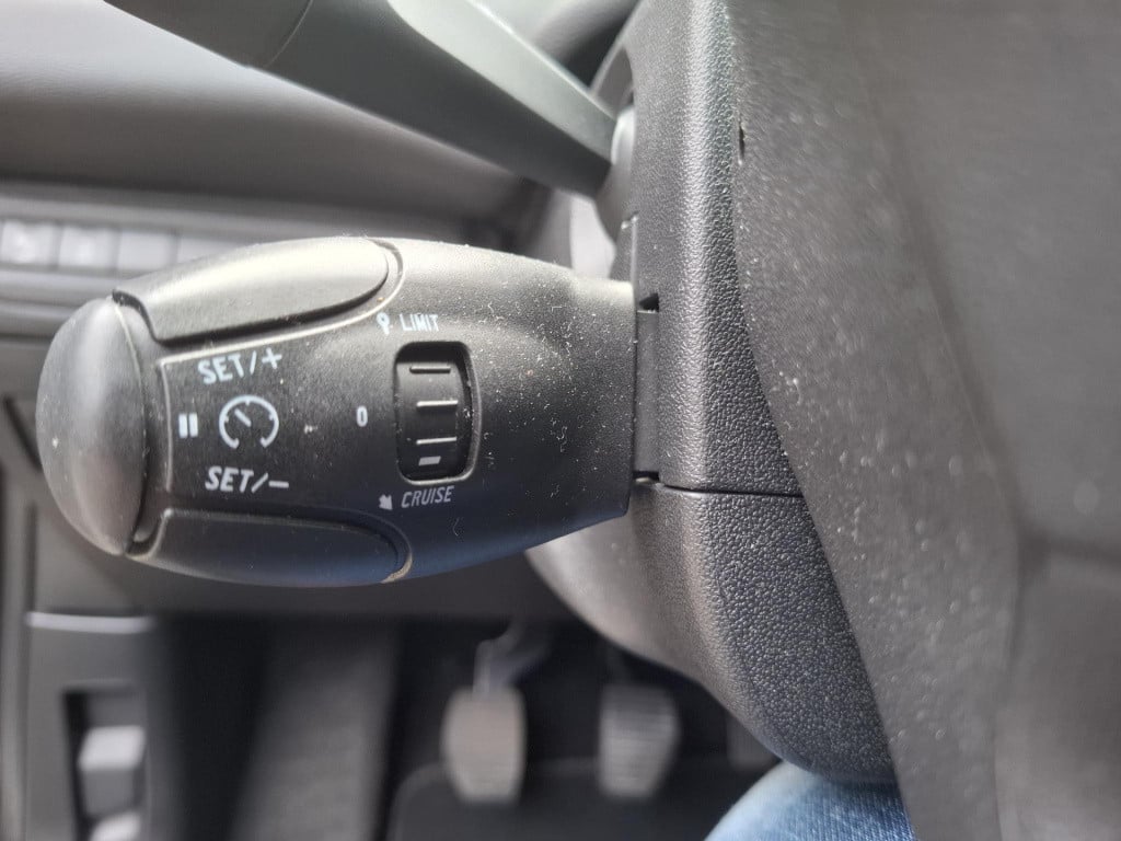 Peugeot 208 1.2 82 blue lion 5-drs airco/nav/park