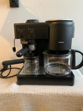 Koffiezetapparaat Krups met filter en melkschuimpijpje