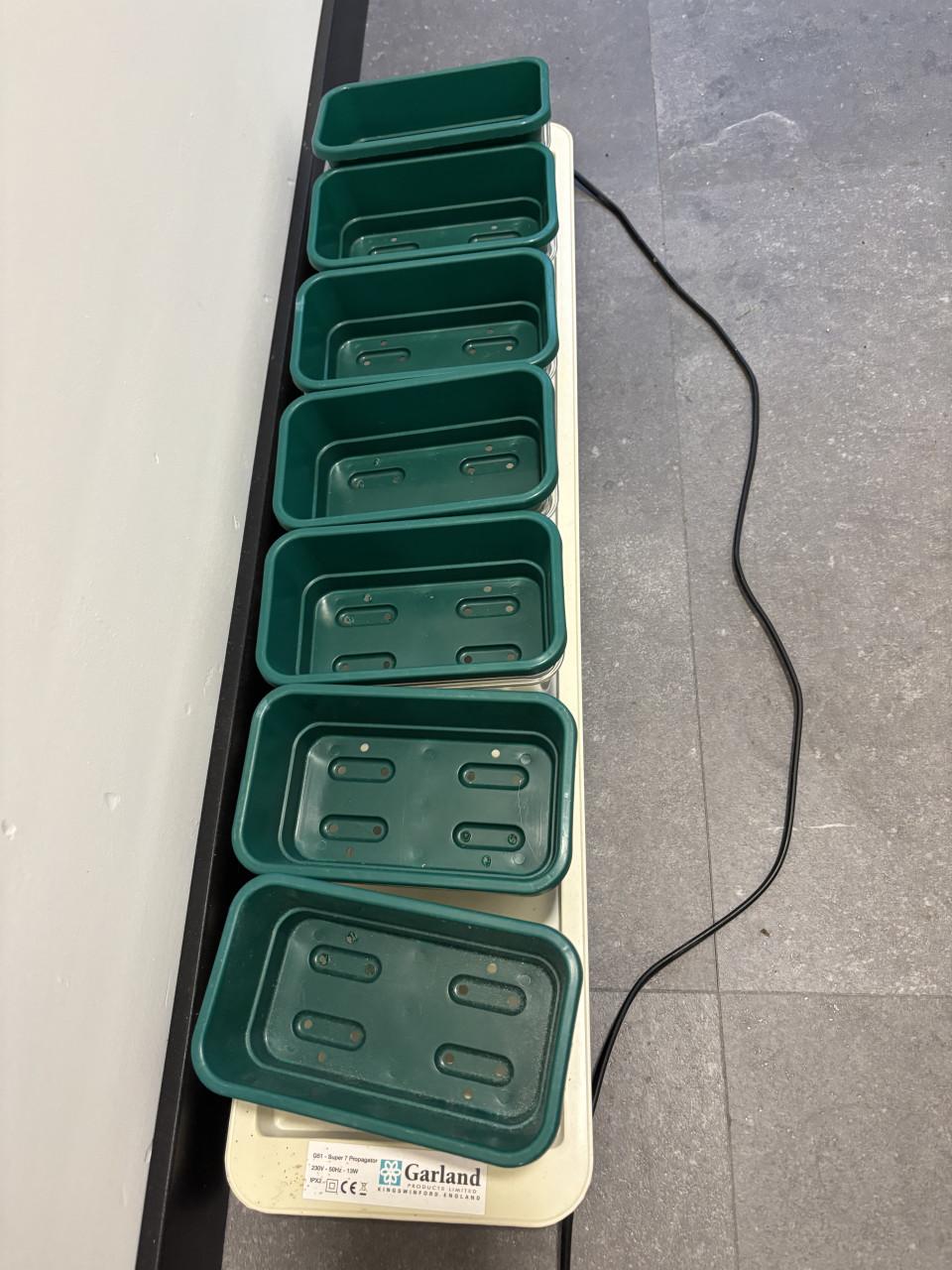 Verwarmde groeikasbakjes