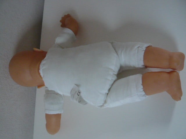 Z.G.A.N. BABYPOP MET ZACHT LIJFJE EN SLAAP OOGJES 42 CM
