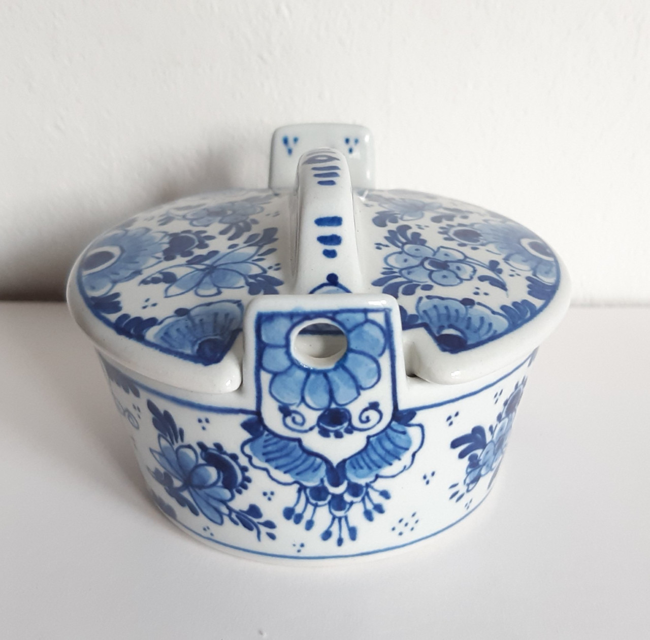 Royal Delft de Koninklijke Porceleyne Fles kleine boterpot, handbeschilderd