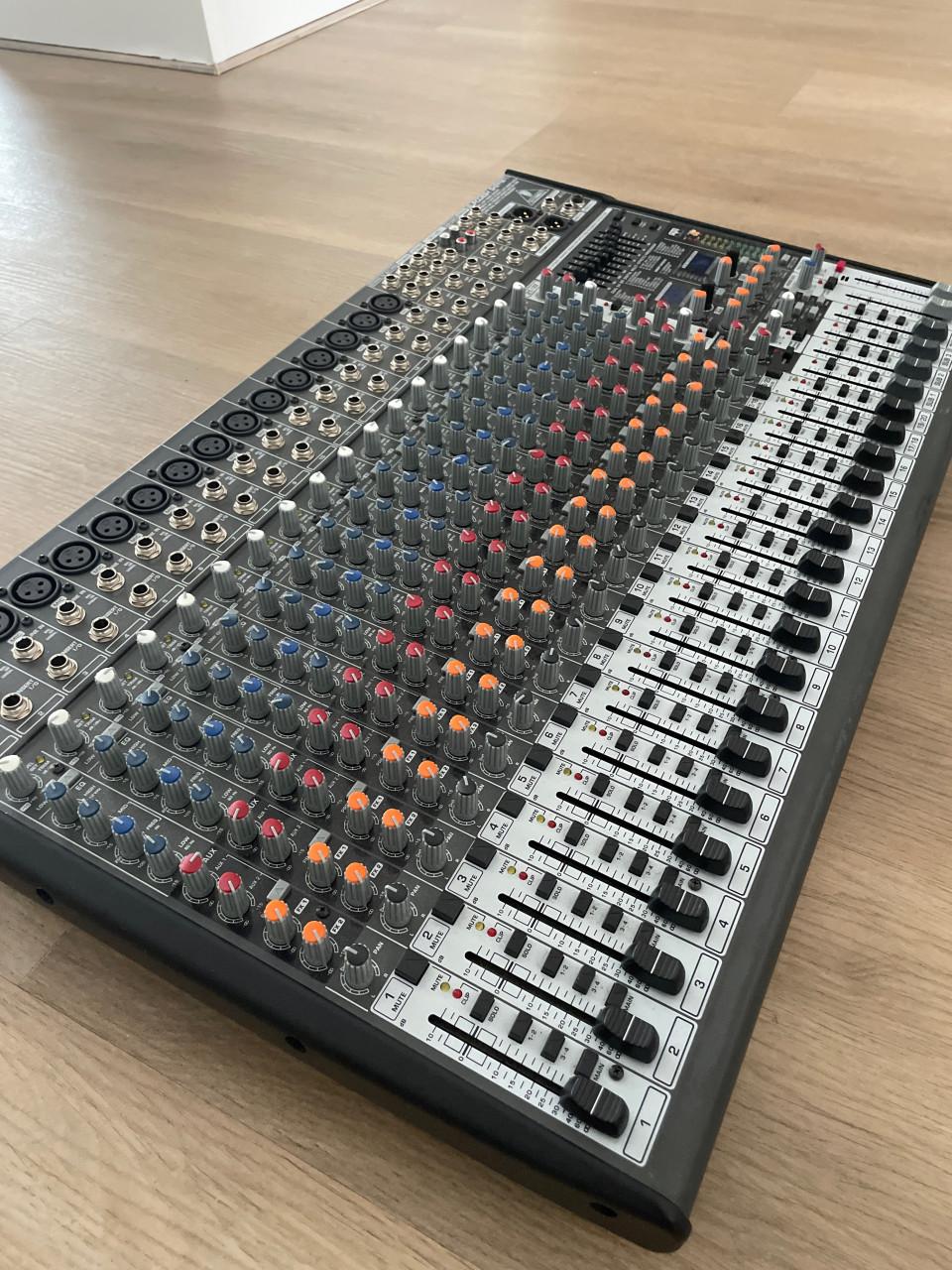 Behringer Eurodesk SX2442FX Mengpaneel + Stevige Flightcase!