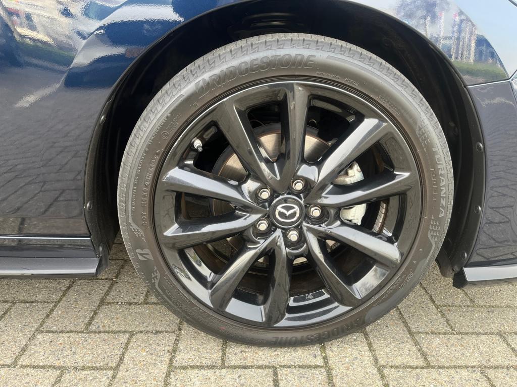 Mazda 3 2.0 skyactiv-x 180 pk luxury |aero pack|bose|trekhaak|rijklaar