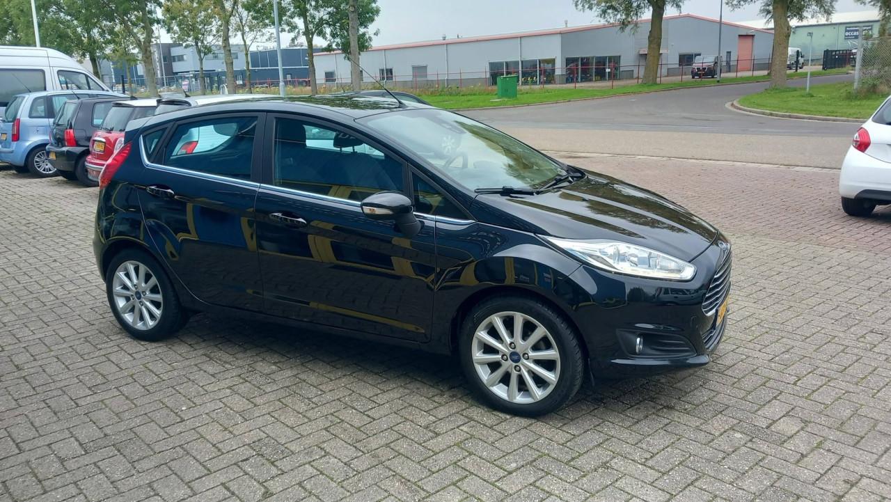 Ford FIESTA 1.0 EcoBoost Titanium 5deurs bj2015 airco lm-velgen apk 10-2027