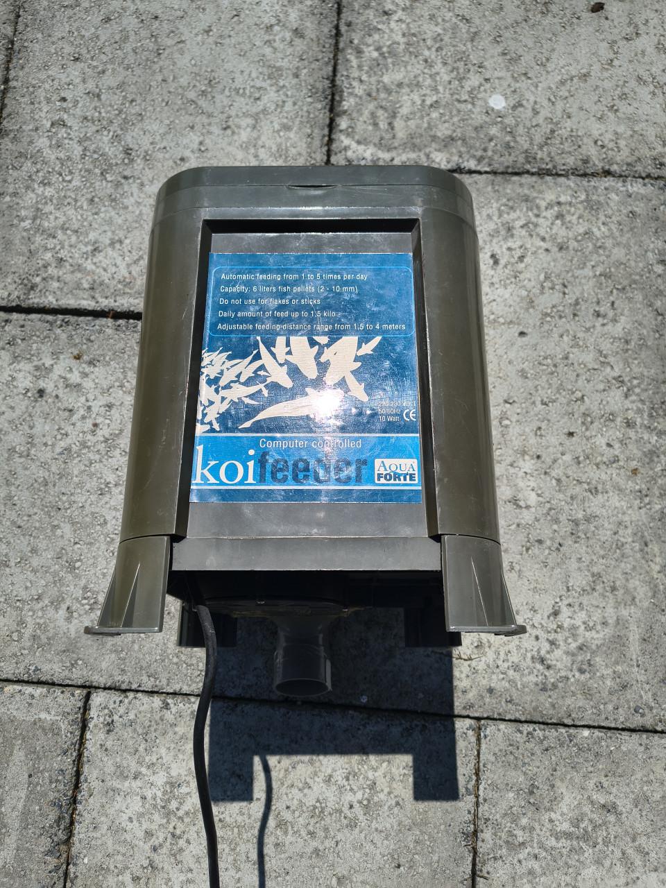 Voederautomaat vijver