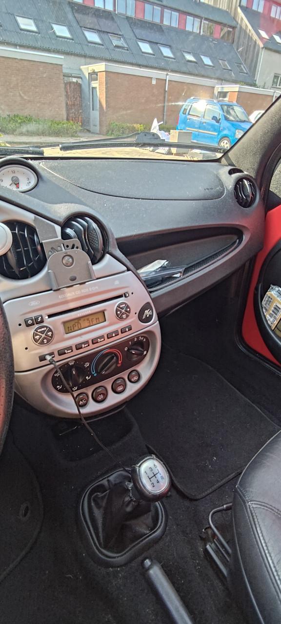 Rode Ford Ka