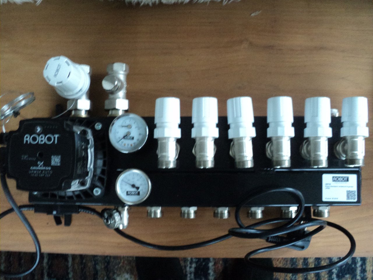 Vrijwel nieuwe 6 groep ROBOT verdeler vloerverwarming GERESERVEERD