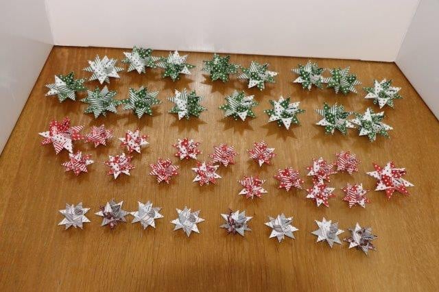 Kerst origami ster Diverse kerst motieven En kleuren Klein: 11 cm. Euro