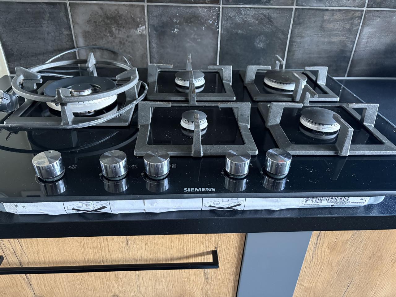 Siemens 5-pits gaskookplaat met wokbrander – zwart glas
