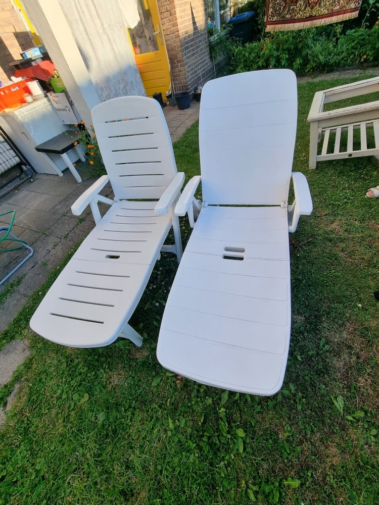 2 tuinstoelen 2 ligstoelen kunststof verstelbaar inklapbaar ligbed