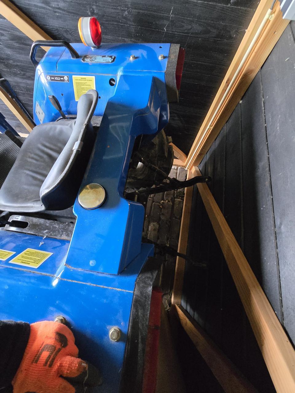 Iseki Landleader TA215 4wd Miditrekker met voorlader