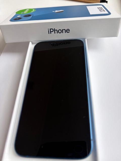 I Phone 13 en Ear-pods in zeer goede staat