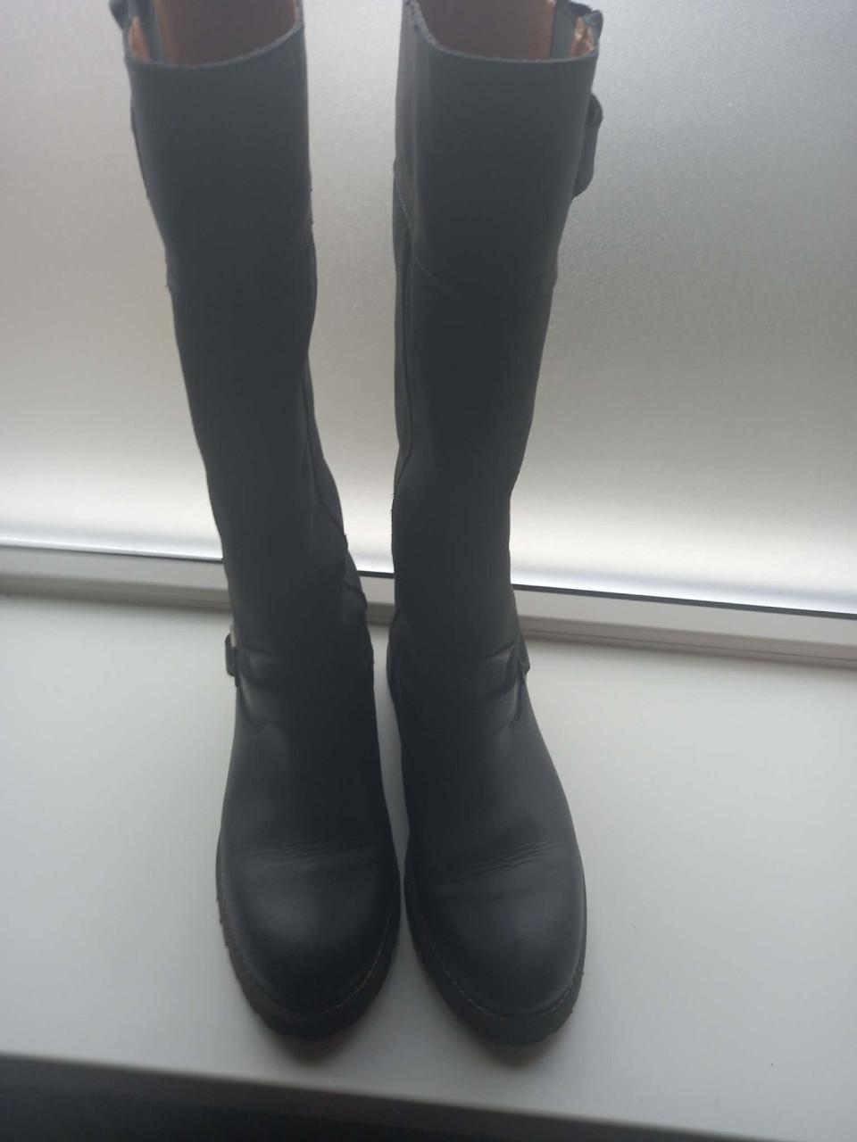 Damesschoenen van het merk HUMAN NARTURE