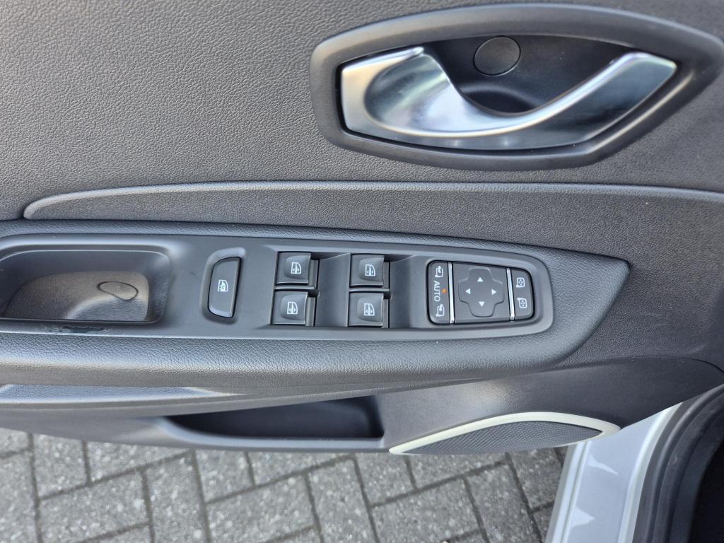 Renault Captur tce 90 limited trekhaak, p-sensoren, navigatie, bluetooth