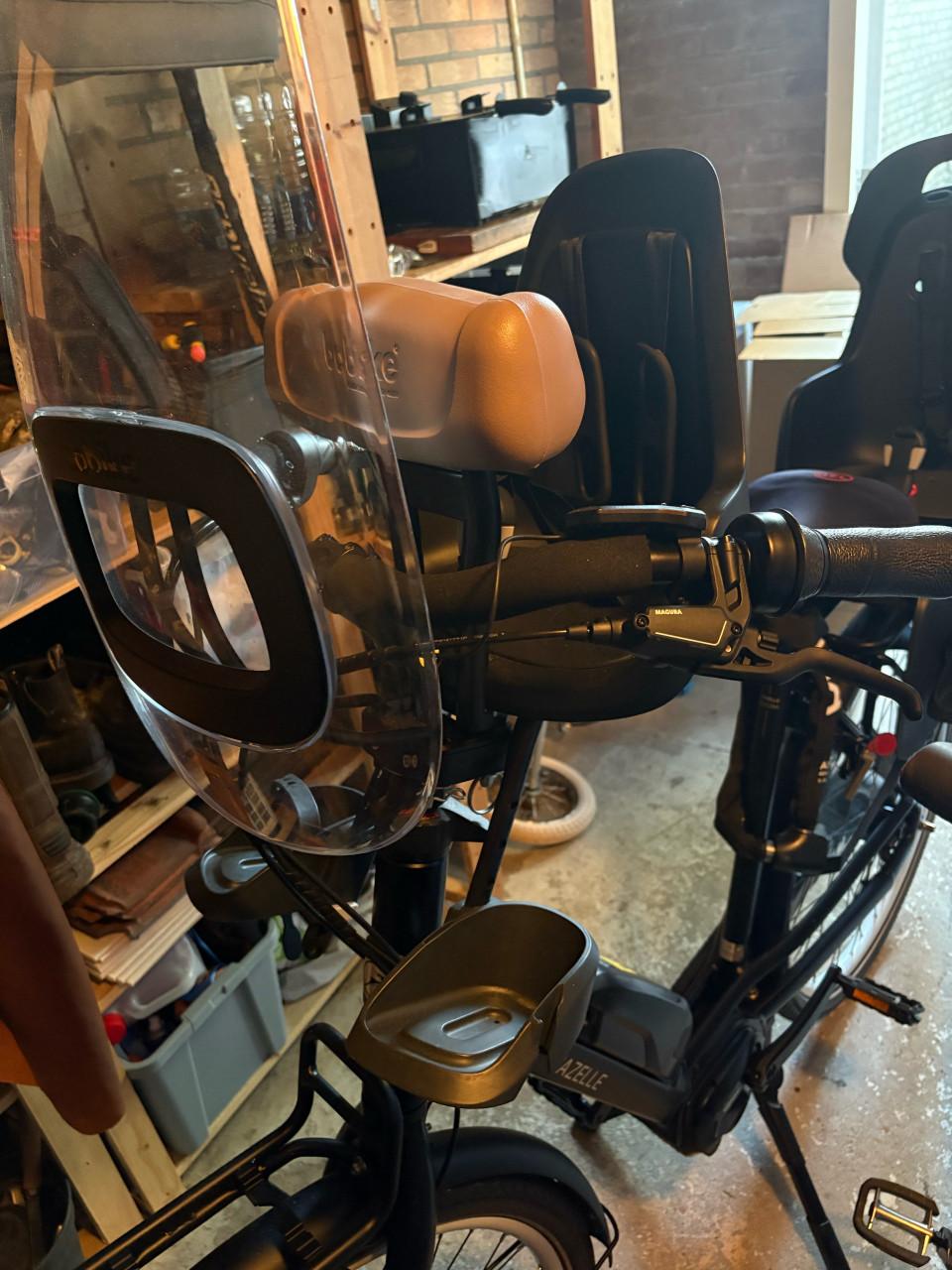 Bobike GO voorzitje met scherm, stuurtje, slaaprol