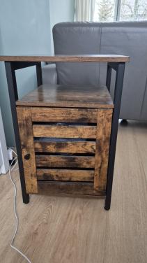 Stoer industrieel nachtkastje