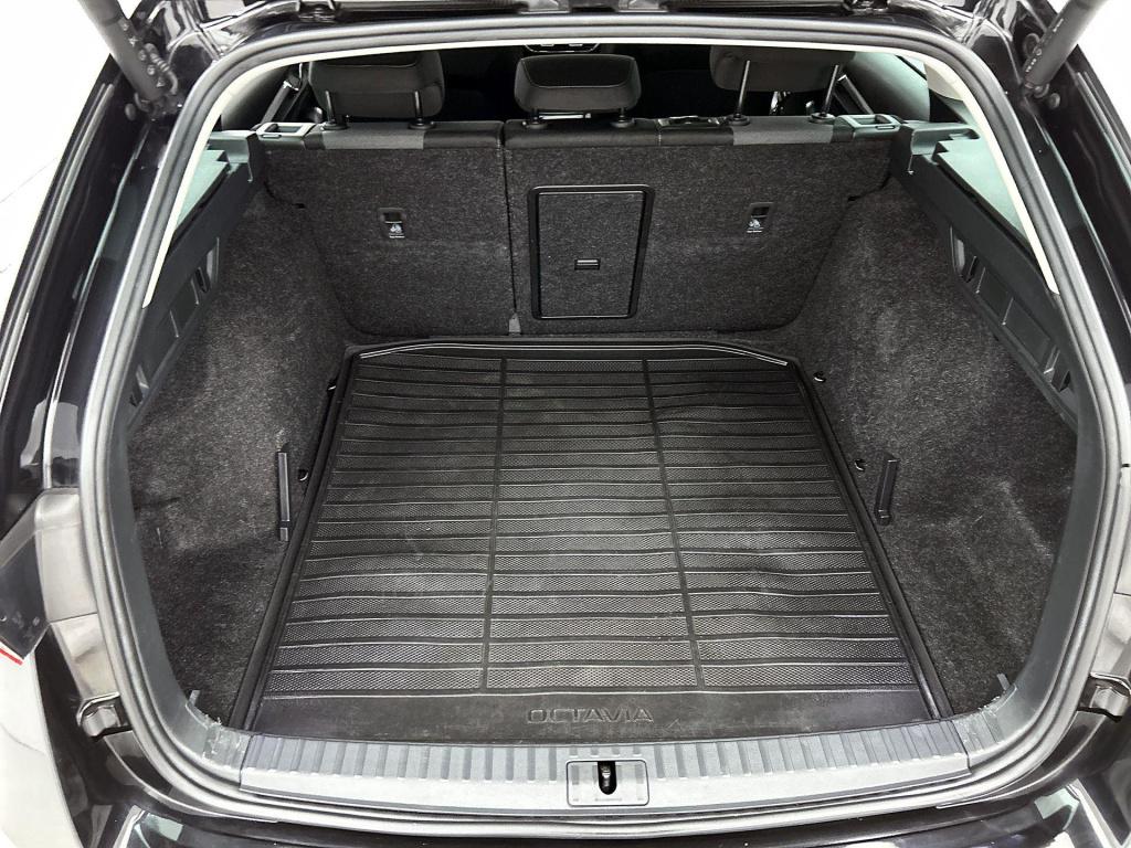 Skoda Octavia combi 1.0 tsi business edition plus | trekhaak | navigatie | 