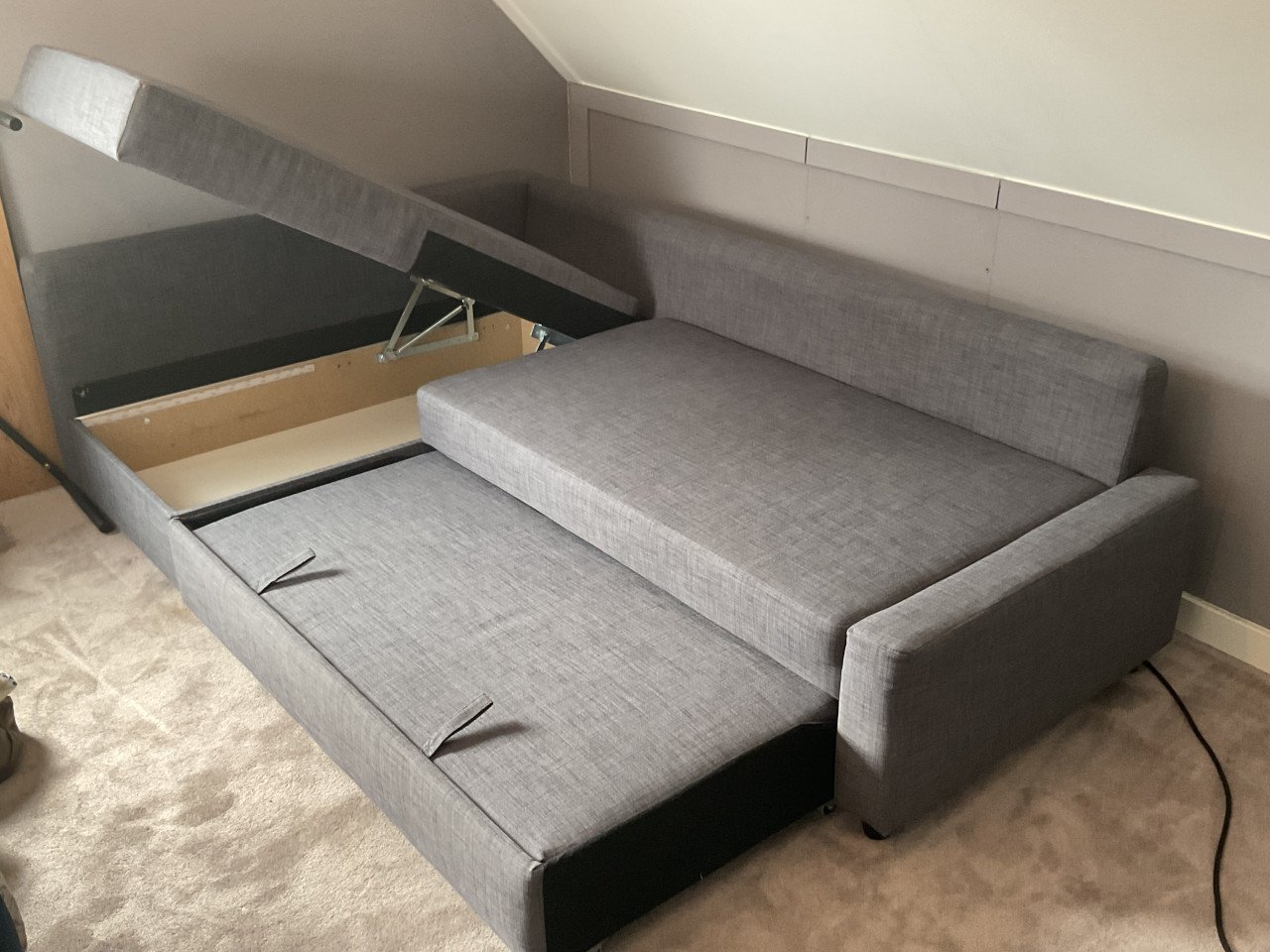 Praktische IKEA hoekbank annex slaapbank, model Friheten