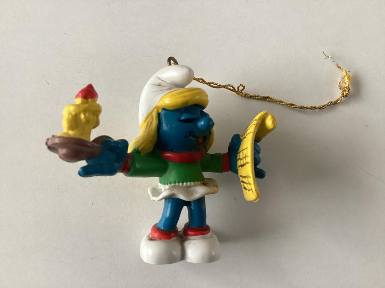 Kerstsmurf met koord.  Nr. 5.1909.      Zingende Smurfin.