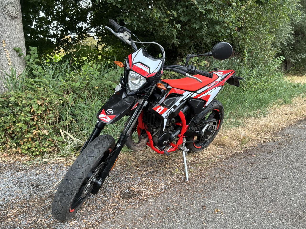 Te koop aangeboden een mooie Beta Motard Sport