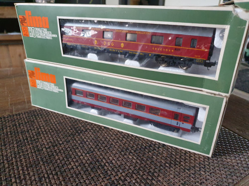 2 grote zgan vintage HO Lima Wagons, schaal 1:87 incl dozen...