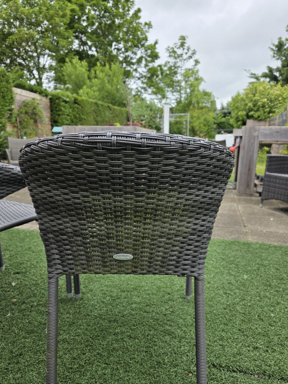 2 wicker tuinstoeltjes, (stapel)
