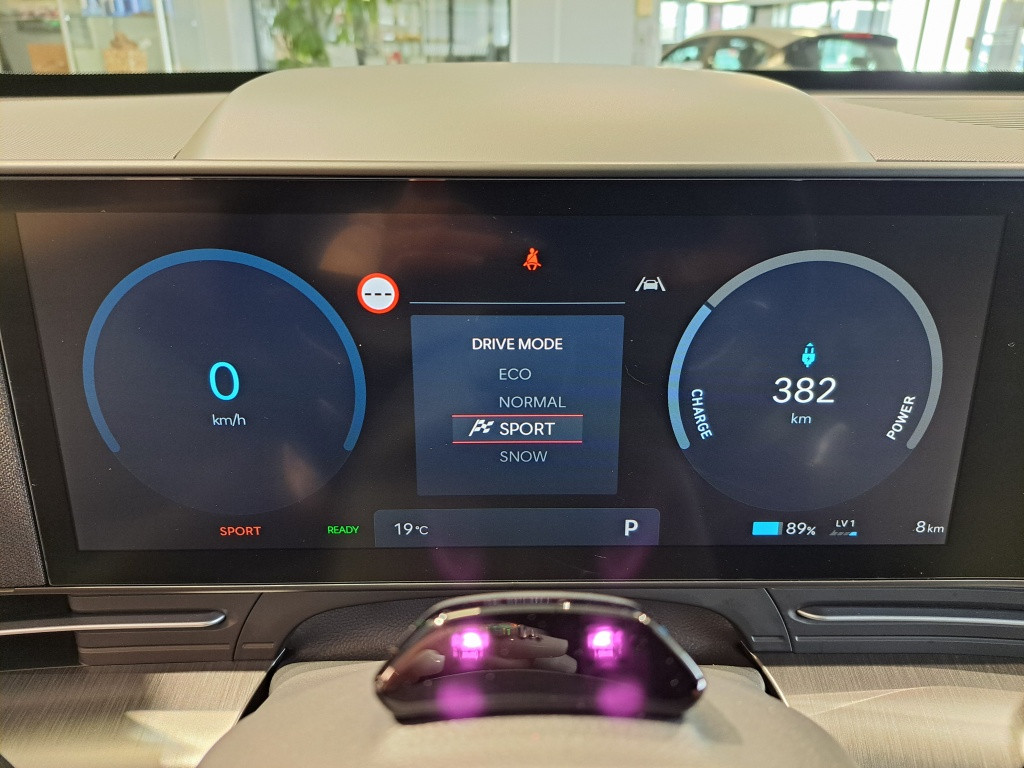 Hyundai Kona electric premium 65.4 kwh | demo voordeel! | snel leverbaar! |