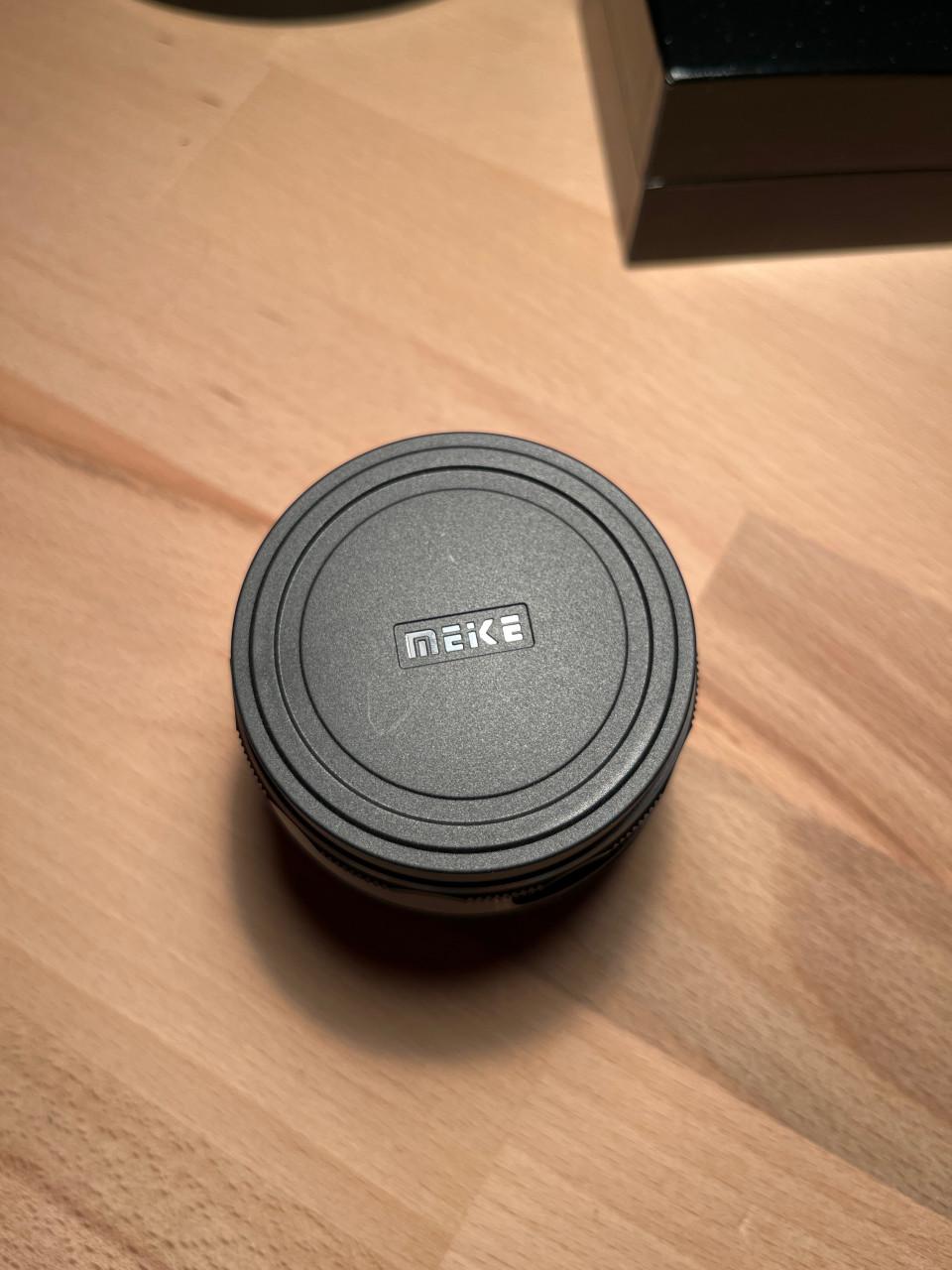Meike 25 mm lens.