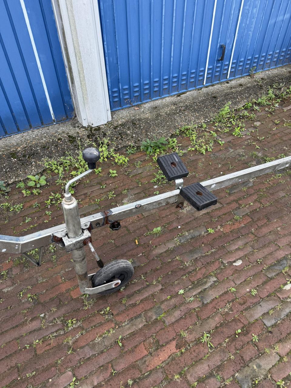 Handbediende boottrailer gratis af te halen