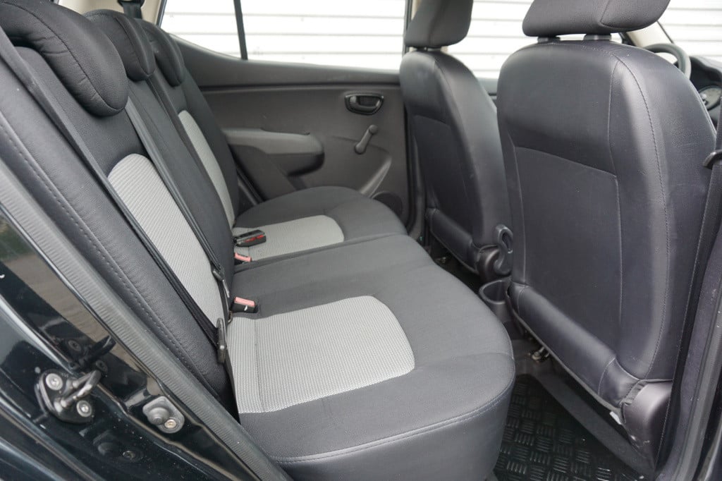 Hyundai I 10 1.1 active cool airco / elektr. ramen / nap