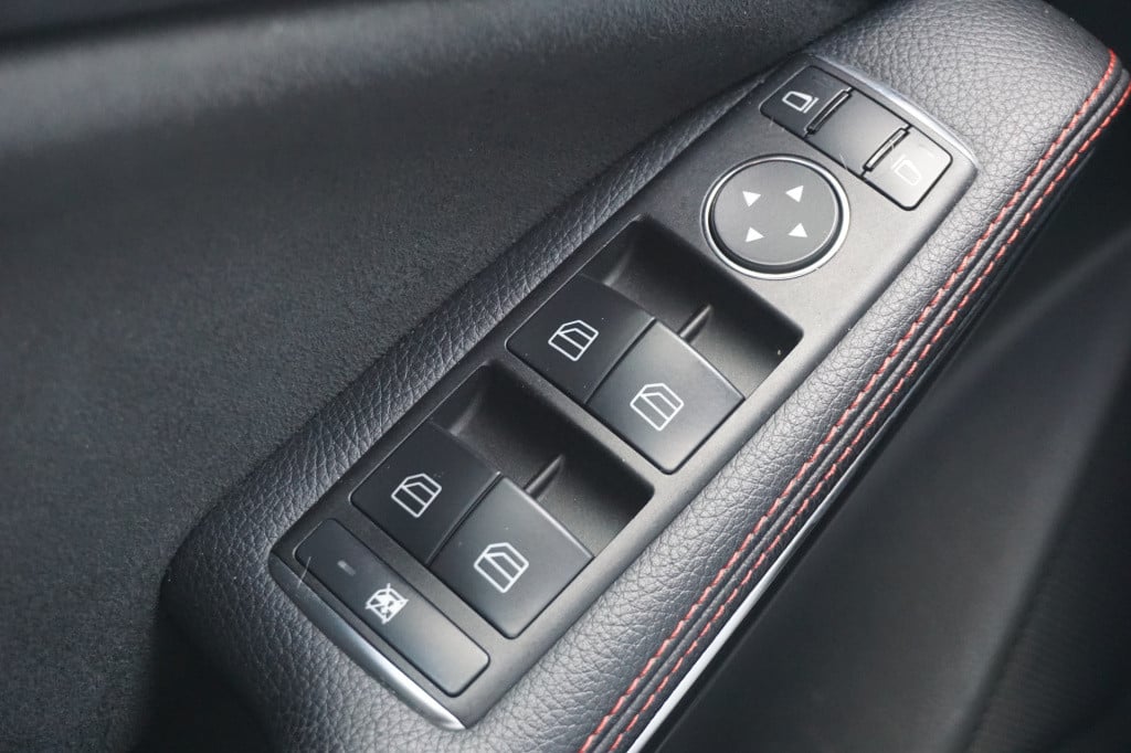 Mercedes-Benz A-Klasse 250 sport airco / navi / carplay / stoelverw. / crui