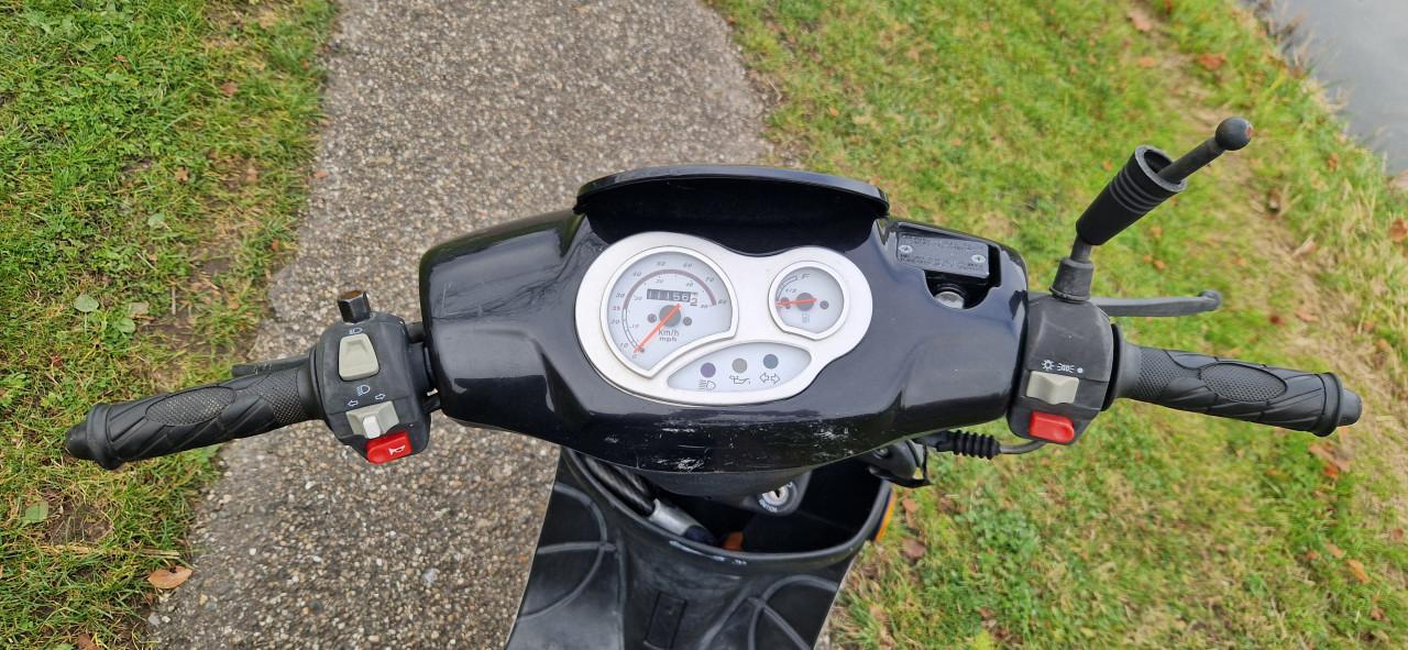 Goedkope KEEWAY scooter, type Hurricane