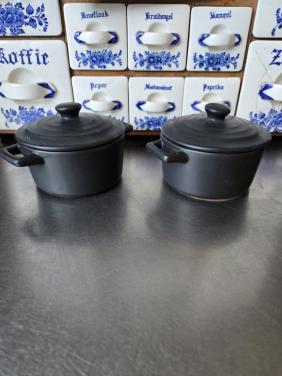 Zwarte porseleinen ovenschaaltjes (2) met deksel 150 ml Ø 9cm x H 4.5 cm