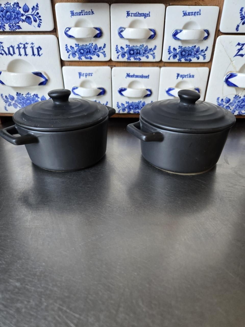 Zwarte porseleinen ovenschaaltjes (2) met deksel 150 ml Ø 9cm x H 4.5 cm