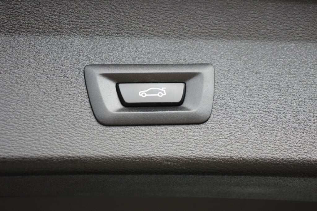 BMW X1 sdrive20i corporate lease executive | led | half leder | pdc |