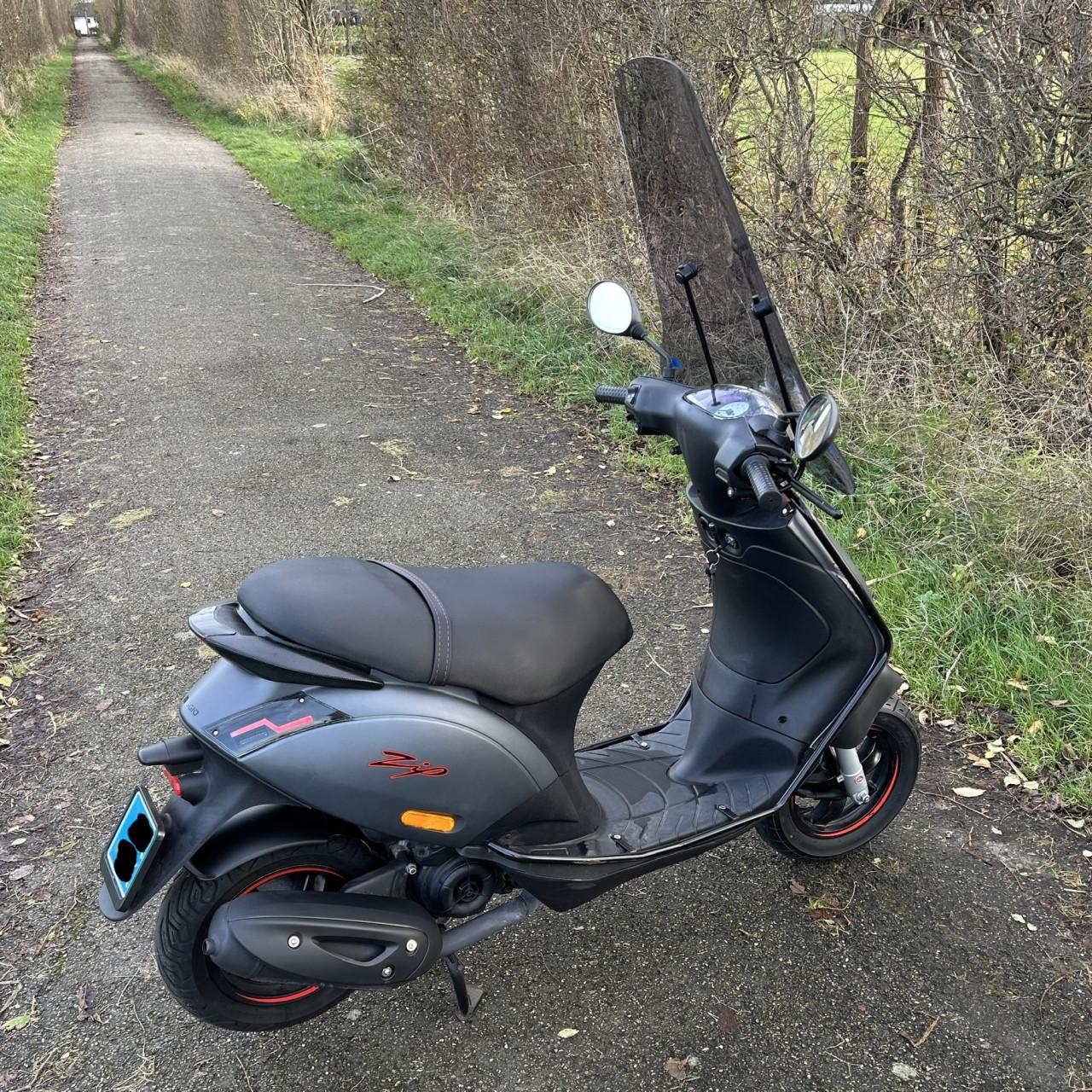 Piaggio Zip S Titanio Scooter 2022 - 4500km