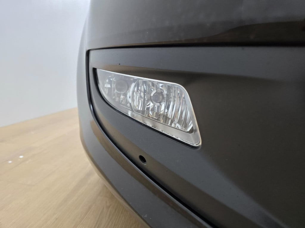 Volkswagen Polo occasion 1.2 tsi in zwart met cruisecontrol en sportieve lo