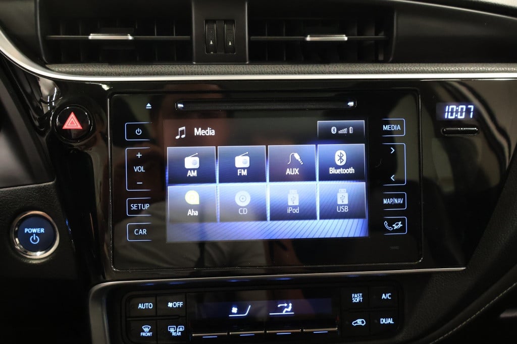 Toyota Auris touring sports 1.8 hybrid lease pro