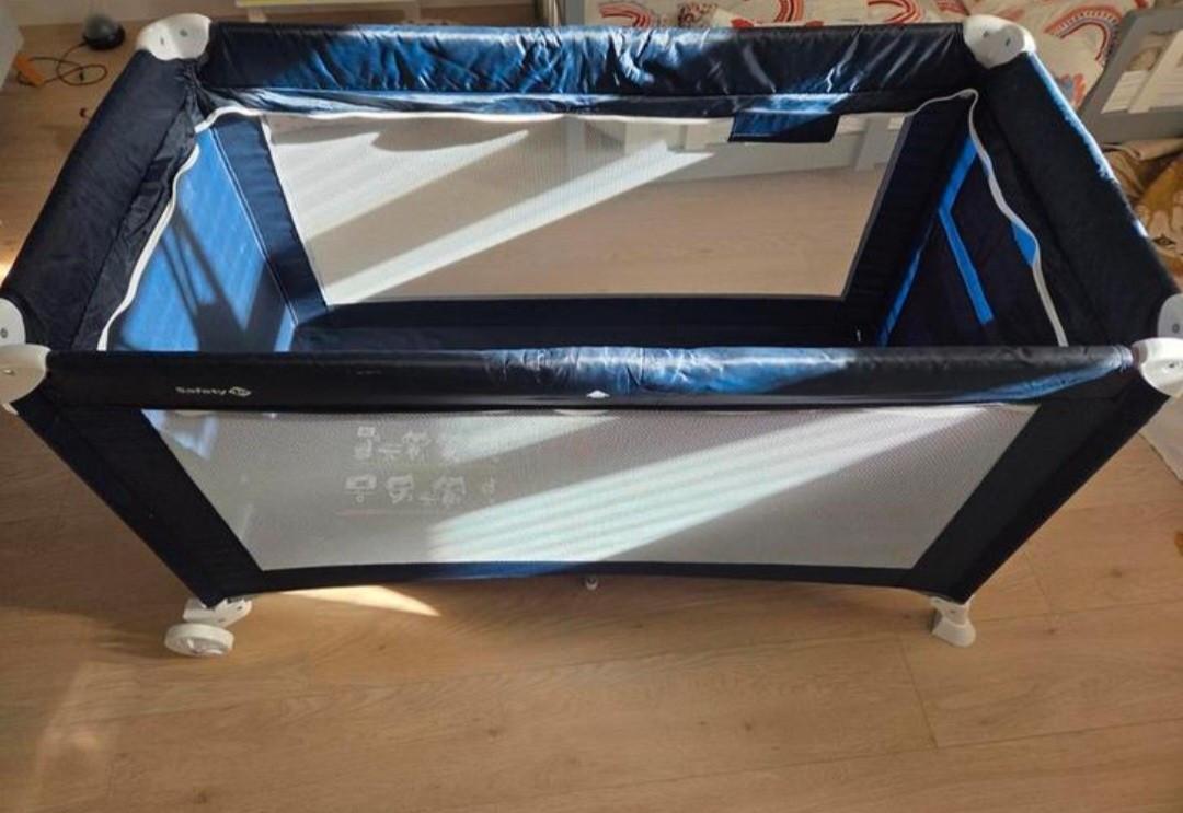 Safety first campingbed met accessoires