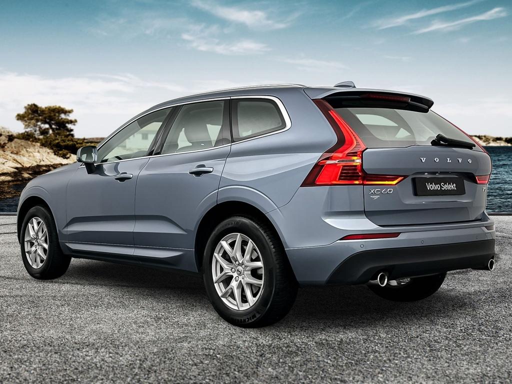 Volvo XC60 t5 253pk momentum| adap.cruise| leder| trekhaak| stoel.verw|