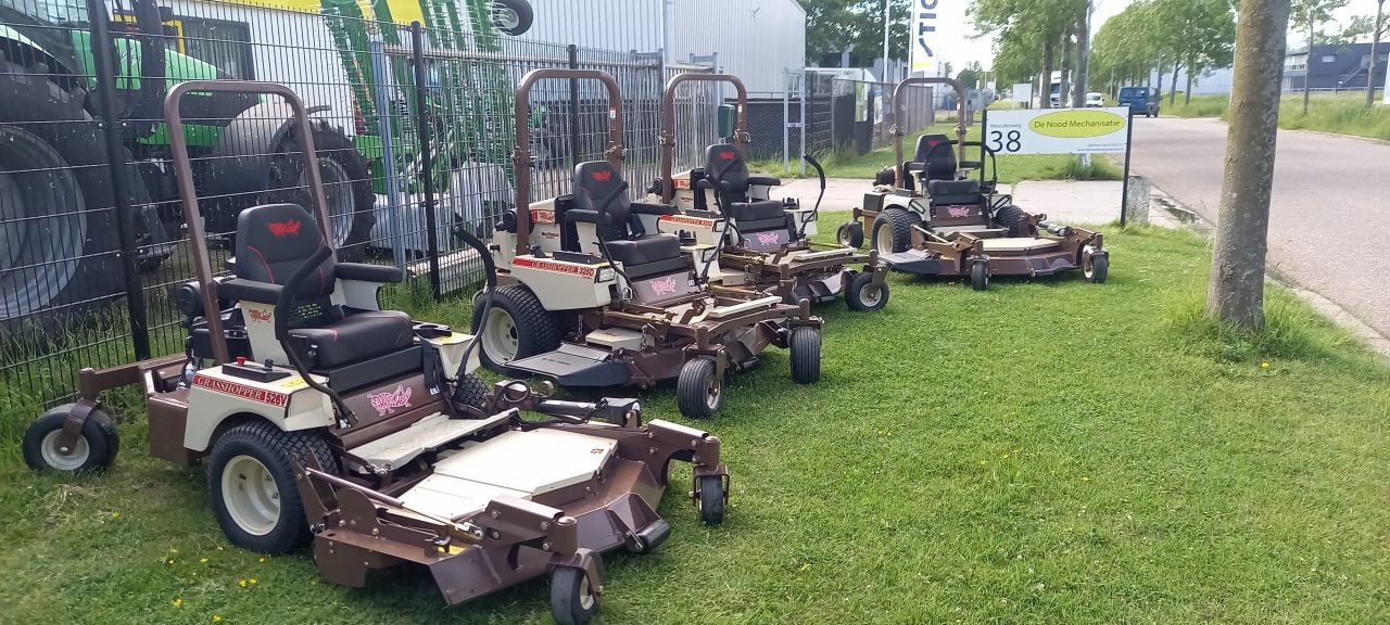 Grasshopper 325d-52 zij lossend/mulch