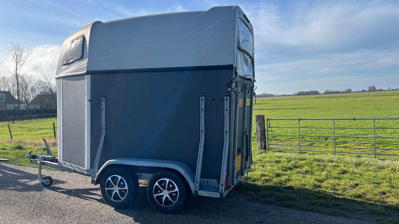 Prachtige goed onderhouden 1,5 paard trailer